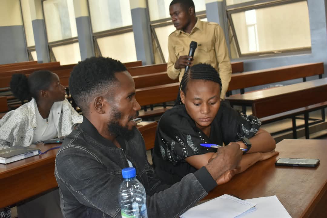 Éducation aux médias : Marius Mayendelo distingué pour son expertise en techniques d’interview et de reportage