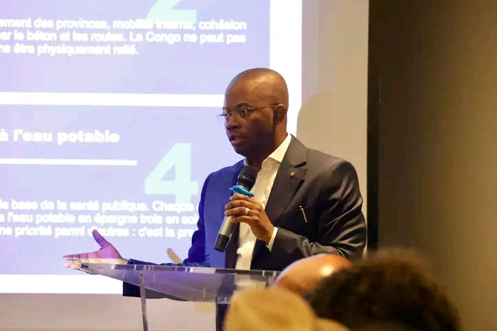 PARIS: Le Président National du Parti AVANÇONS, Man David Kiala, a procédé à la présentation officielle de sa formation politique devant la diaspora congolaise de Paris, ce samedi 25 avril 2026, à l’h